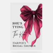 She's Tying The Knot Red Bow Welcome Sign Acryl Bord (Voorkant)