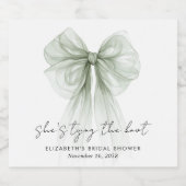 She's Tying The Knot Sage Green Bow Bridal Shower Sparkling Wijnetiket (Enkel label)