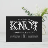 She's Tying The Knot White Bow Black Bridal Shower Kaart (Staand voorkant)