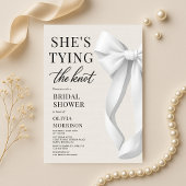 She's Tying The Knot White Ivory Bow Bridal Shower Kaart