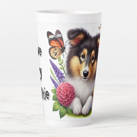 Shetland Sheepdog met bloemen en vlinders Latte Mok (Voorkant)