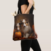 Shetland Sheepdog Puppy Herfst Delight Pompoen Tote Bag (Dichtbij)