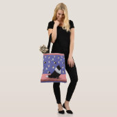 Shetland Sheepdog: Zwarte Sheltie op Paars Tote Bag (Op model)