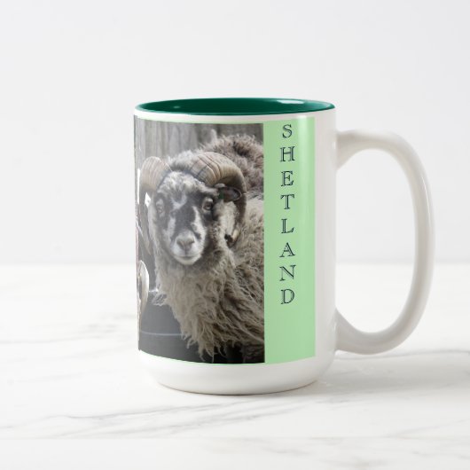 SHETLAND TUPS COFFEE, CACA-MOK TWEEKLEURIGE KOFFIEMOK (Rechts)