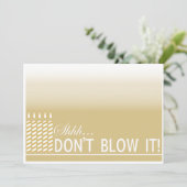 Shh Surprise Birthday Party Invitation | Goud Kaart (Staand voorkant)