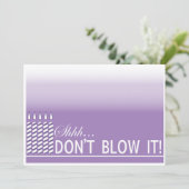 Shh Surprise verjaardagsfeestje uitnodiging | Paar (Staand voorkant)