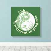 Shh Treatment in progress, Scrolling Yin en Yang Canvas Afdruk (Insitu (Houten vloer))