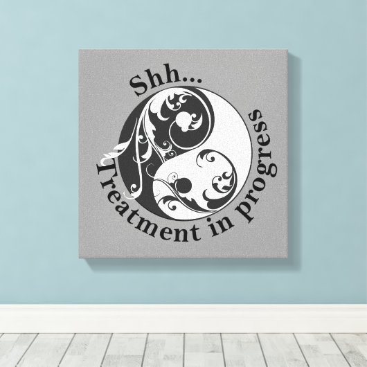 Shh Treatment in progress, Scrolling Yin en Yang Canvas Afdruk (Insitu (Houten vloer))