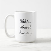 Shhh, bijna menselijk. koffiemok (Links)