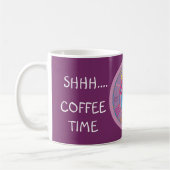 Shhh Coffee Time Clock Art Pink Blue Paarse Funny Koffiemok (Links)