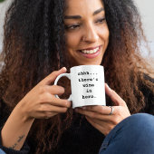 Shhh... Er is wijn hier grappig Koffiemok