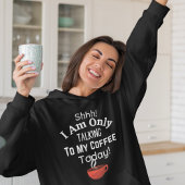 Shhh! Ik praat alleen met mijn koffie vandaag! T-shirt