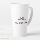 "Shhh, niemand geeft om" Sarcastic Mean Meme Quote Latte Mok (Rechterhoek)