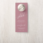 Shhh roze wit niet storen bruiloft deurhanger (Op knop)