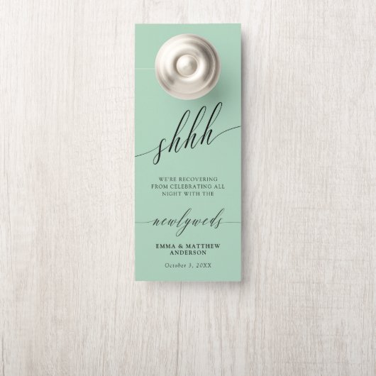 SHHH Sage Groene Kalligrafie Niet storen Bruiloft Deurhanger (Op knop)