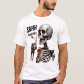 SHHHH... Niemand bekommert zich om het skelet met  T-shirt (Voorkant)
