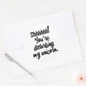 Shhhhhhh! Je vervormt mijn Unicorn! Ronde Sticker (Envelop)