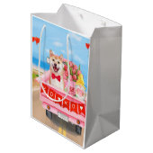 Shiba Inu Dog Valentijnsdag Truck Hearts Medium Cadeauzakje (Achterkant Gekanteld)