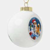 Shiba Inu hardlopen in de sneeuw met kerst Pet Keramische Bal Ornament (Links)