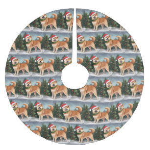 Shiba Inu-hond in de sneeuw met Kerstmis Kerstboom Rok