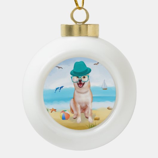 Shiba Inu Hond op het strand Keramische Bal Ornament (Voorkant)