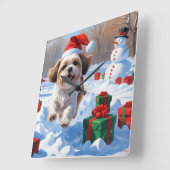 Shih Tzu hardlopen in de sneeuw met kerst Pet Vierkante Klok (Hoek)