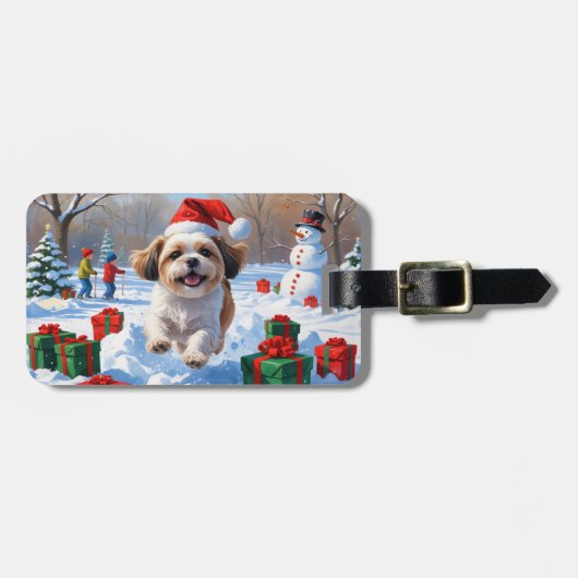 Shih Tzu hardlopen in de sneeuw met kerstmuts Bagagelabel (Voorkant horizontaal)