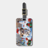 Shih Tzu hardlopen in de sneeuw met kerstmuts Bagagelabel (Voorkant verticaal)