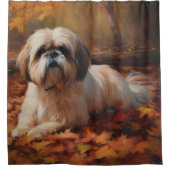 Shih Tzu in herfstbladeren val inspireert Douchegordijn (Voorkant)