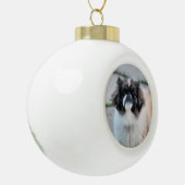 Shih Tzu Keramische Bal Ornament (Links)