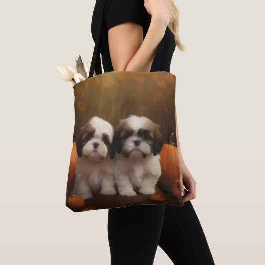 Shih Tzu Puppy Herfst Delight Pompoen Tote Bag (Dichtbij)