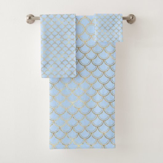 Shimmery Gold Scallop Soft Blue Bad Handdoek (Insitu)