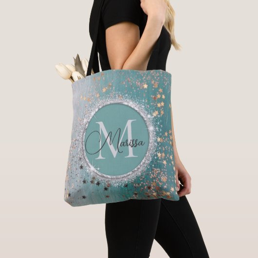 Shimmery Gold Stars op Blauwgroen Monogram Tote Bag (Dichtbij)