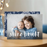 Shine Bright | Volledige foto Hanukkah Feestdagenkaart<br><div class="desc">Festive Hanukkah-fotokaart is voorzien van uw favoriete horizontale of landschapsgeoriënteerde foto in volledige bloeding,  met "glans helder" omhuld in witte,  met de hand geschreven borsteltypografie. Pas de voorzijde van de kaart aan met uw namen en korte vakantieberichten.</div>