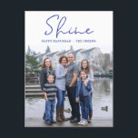 Shine Happy Chanoeka Blauwe Foto Feestdagenkaart<br><div class="desc">Dit foto-briefkaart met je foto, "Shine", "Happy Chanoeka!" en je familienaam op de voorkant en de woorden, "Moge het licht van Chanoeka je hart vullen met rust en liefde." in bijpassend blauw op de achterkant is ideaal om naar al je vrienden en familie te sturen. Iedereen zal het leuk vinden...</div>