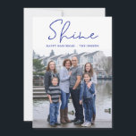 Shine Happy Chanoeka Blauwe Foto Feestdagenkaart<br><div class="desc">Deze prachtige fotokaart met "Shine", "Happy Chanoeka" en je familie in blauw op de voorkant en bijpassende blauwe achterkant met witte Stars of David is perfect voor elk gezin. Iedereen zal het leuk vinden om een nieuwe foto te maken. Om deze kaart uw eigen te maken, selecteert u deze sjabloon...</div>