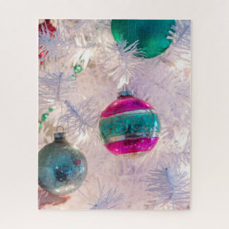 Shiny Brite Ornaments on White Tree Legpuzzel