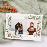 Shiny Winter Botanicals & Holly Christmas 2 Foto Folie Feestdagenkaart<br><div class="desc">Voeg wat glans toe aan je kerstkaarten met echte gouden, zilveren of rozen gouden folie! Deze klassieke en tijdloze metallic stijl is zeker om een ander niveau toe te voegen aan uw kaarten. Een elegant kerstfotokaartontwerp, met twee aangepaste foto's: een liggend en een portret, binnen een echt folie lijst. Het...</div>