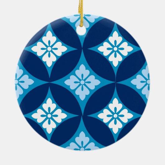 Shippo met bloemmotif, indigoblauw en wit keramisch ornament (Achterkant)