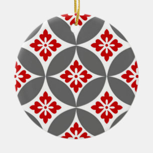 Shippo met bloemmotif, rood, wit en grijs keramisch ornament