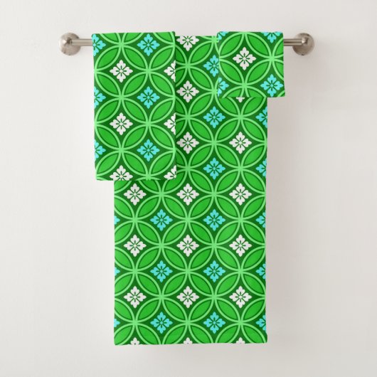 Shippo met Flower Motif, Shades of Jade Green Bad Handdoek (Insitu)
