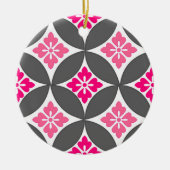 Shippo met ventilatormotif, roze en zilver grijs keramisch ornament (Voorkant)