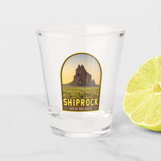 Shiprock New Mexico Retro Embleem Art  Shot Glas (Voorkant)