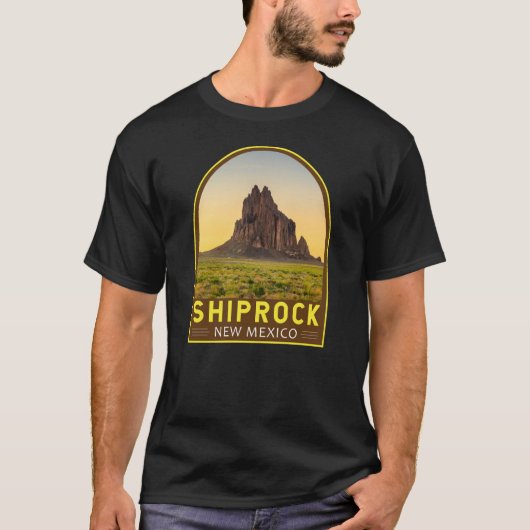 Shiprock New Mexico Retro Embleem Art T-shirt (Voorkant)