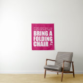 Shirley Chisholm Vouwstoel Tapestry | Hot Pink Wandkleed (In situ)