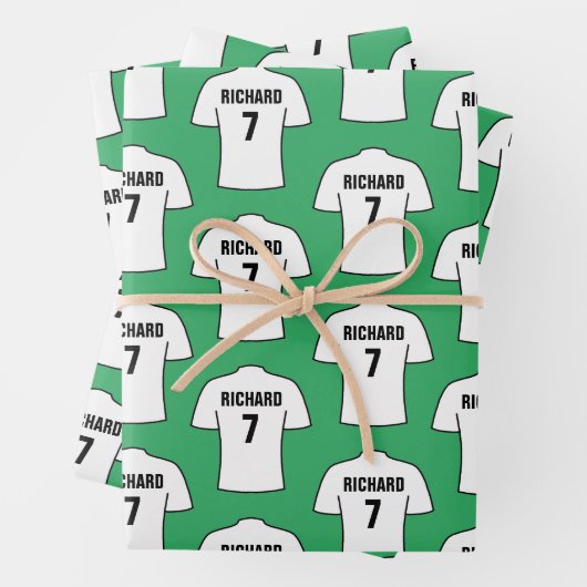 Shirt football in witte papierbladen inpakpapier vel (In situ)