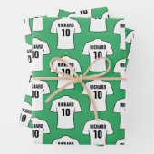 Shirt football in witte papierbladen inpakpapier vel (In situ)