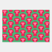 Shirt van football in rode papierbladen inpakpapier vel (Voorkant)