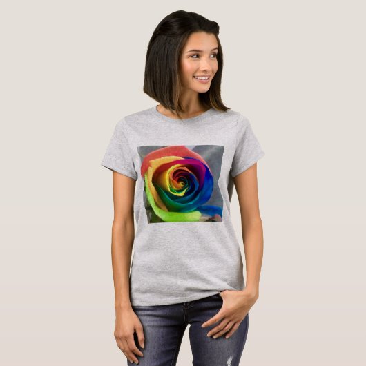 Shirt van regenboogvrouwen in roos (Voorkant volledig)