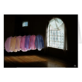 Shirten in een kamer van licht en duisternis